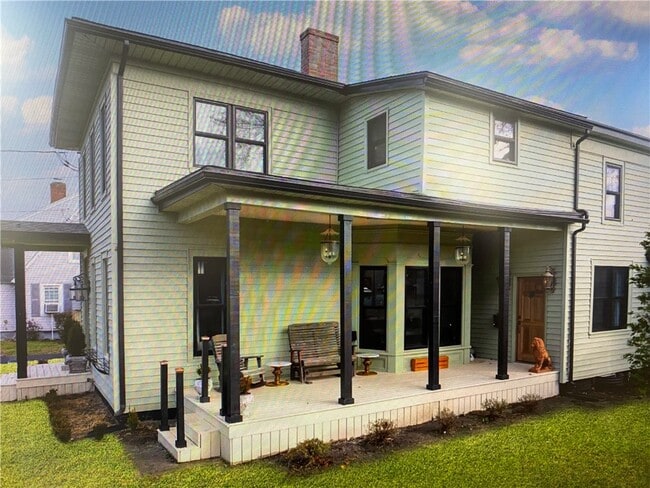 Photo - 911 S Main St