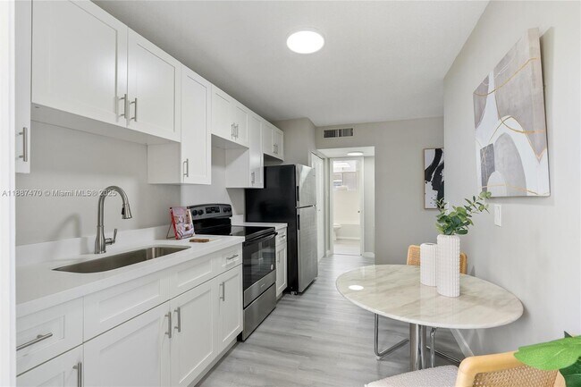 Photo - 501 SE 23rd St Unit 1