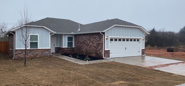 Building Photo - 3 Bedroom 2 Bathroom 2 Car Garage Home in Oakdale School District