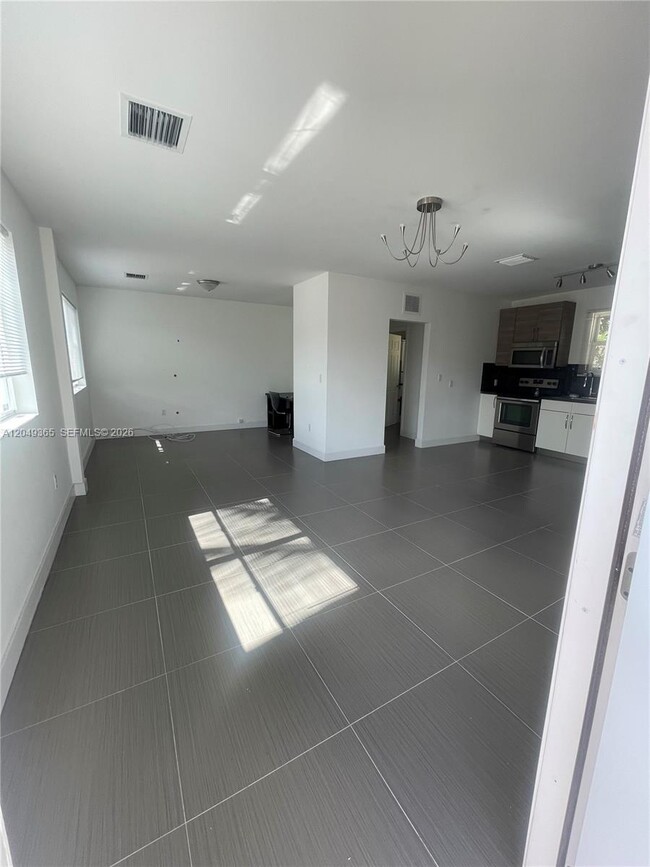 Photo - 545 NW 121st St