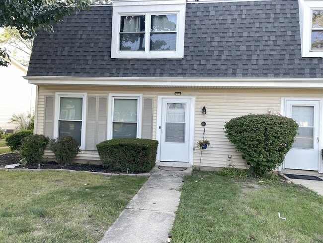 Building Photo - 21R Fernwood Dr Rental