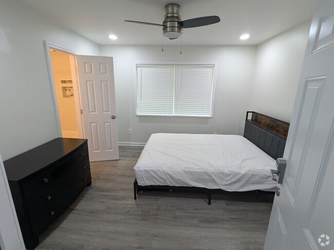 Building Photo - 804 Wright St Rental