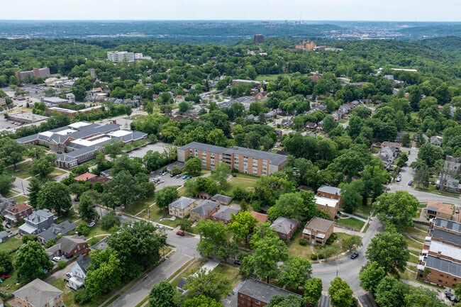 Contexto comunitario - Cedar Tower