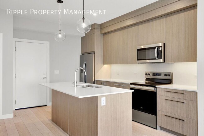 Photo - AMAZING 2 BEDS/ 2 BATHS CONDO WITH UNDERGROUND PARKING INCLUDED! Unit 3622