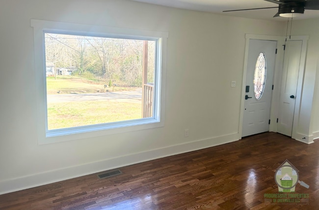 Photo - 904 Staunton Bridge Rd