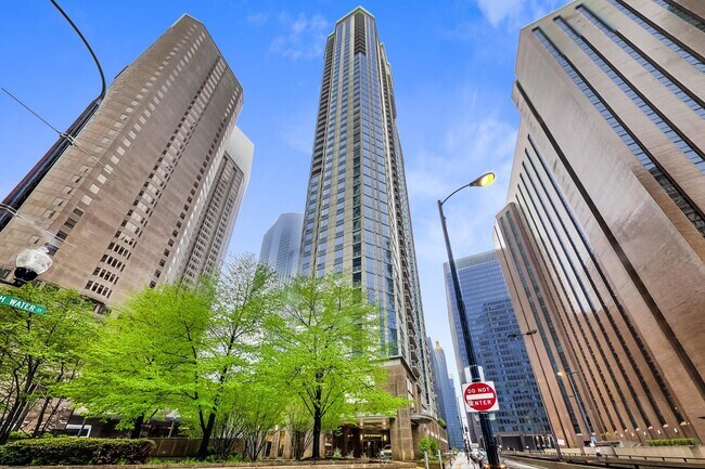Building Photo - 222 N Columbus Dr Unit 302 Rental