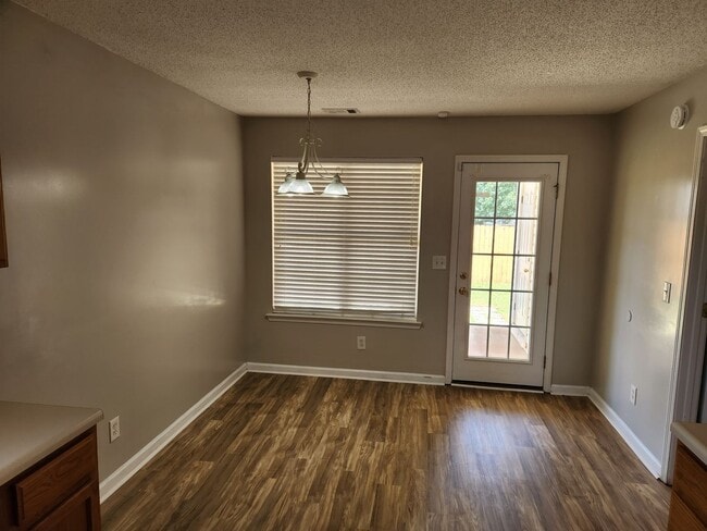 Photo - 306 Haverhill Cir