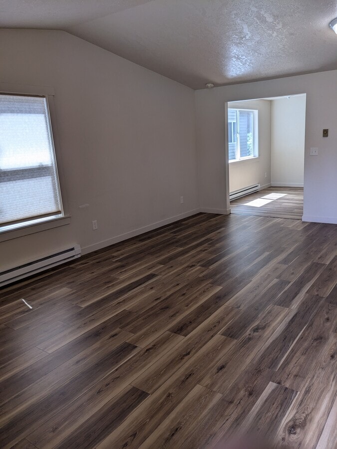 Photo - 386 Ecols St N