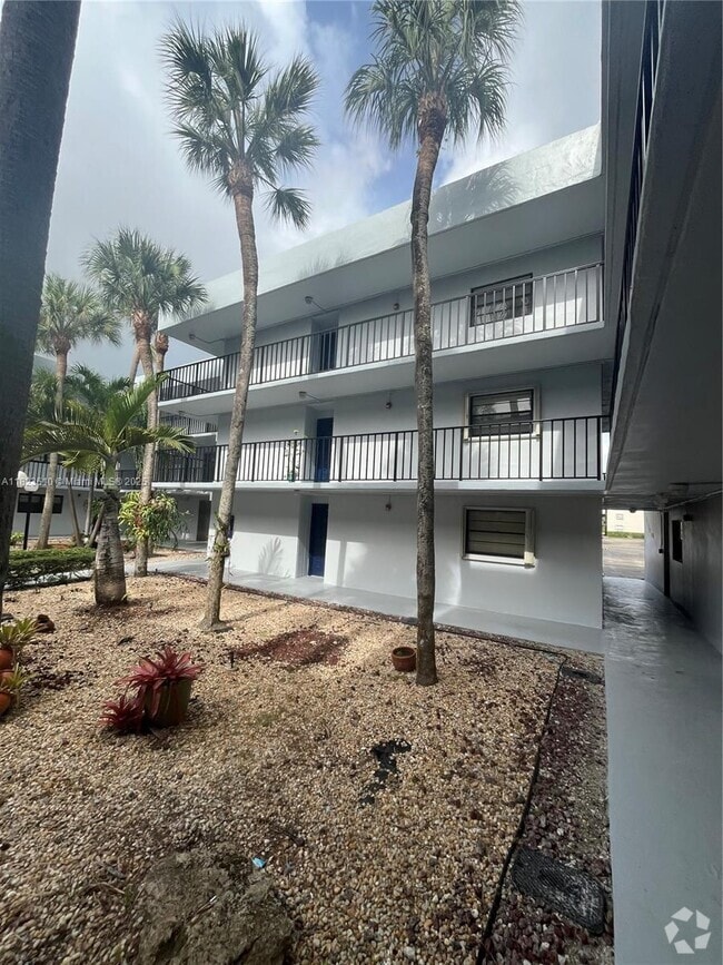 Building Photo - 10825 SW 112th Ave Unit 210 Rental
