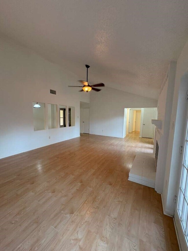 Photo - 4007 Issacks Way