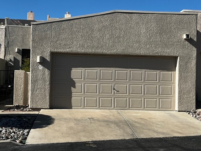 Building Photo - 4952 N Valle Rental