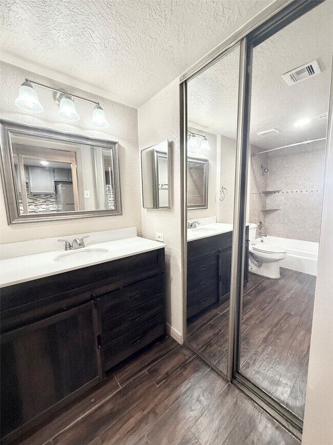 Photo - 2016 Main St Unit 1816