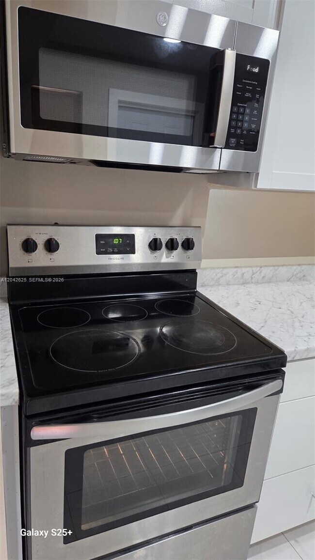 251 NE 187th St Unit 809