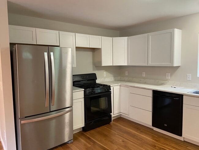 Updated Kitchen - 793 Robertson Dr House