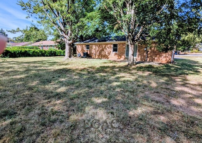 Photo - 2436 Thoroughbred Dr