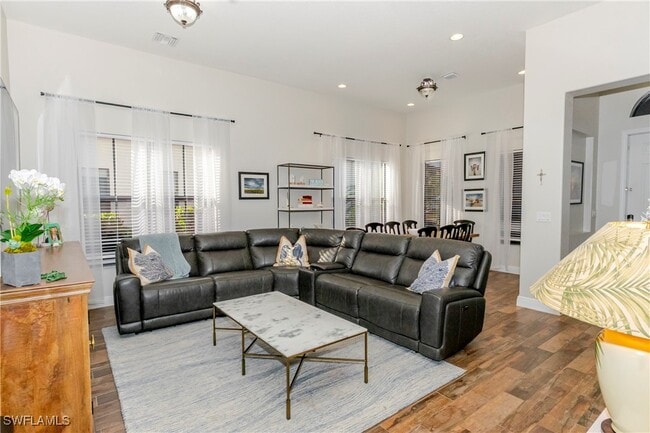 Photo - 5104 Salerno St