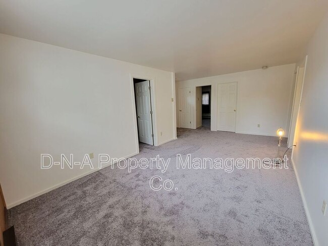 Photo - 111 N Courtland St House