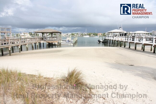 Building Photo - Furnished Year Round Rental One Block from Ocean on Wrightsville Beach