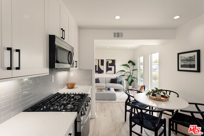 Building Photo - 1319 S St Andrews Pl Unit 1 Rental