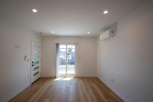Photo - 4334 Mammoth Ave Unidad 4336 1/2