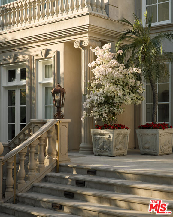 628 N Rodeo Dr