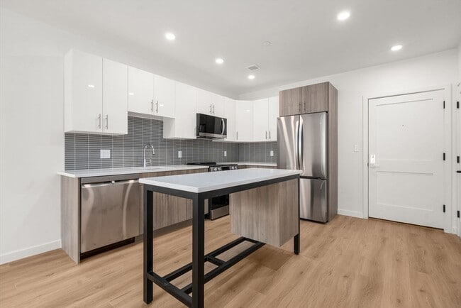 Building Photo - 40 Centre St Unit 205