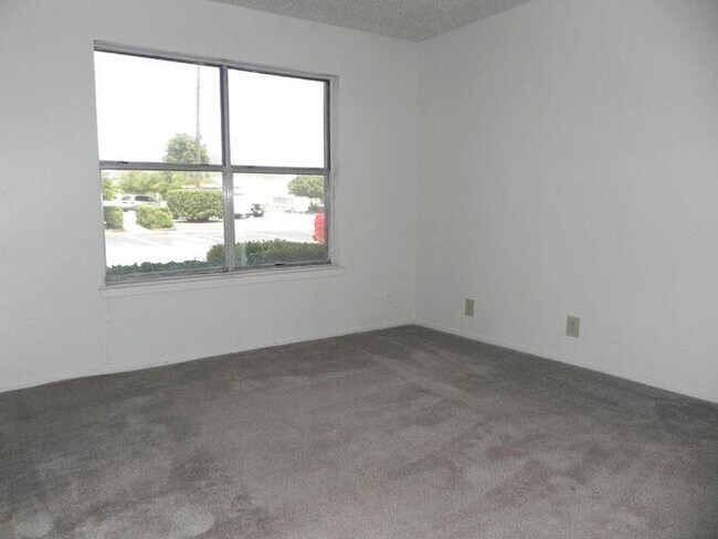 Photo - 540 East Bethany Drive Unidad c1