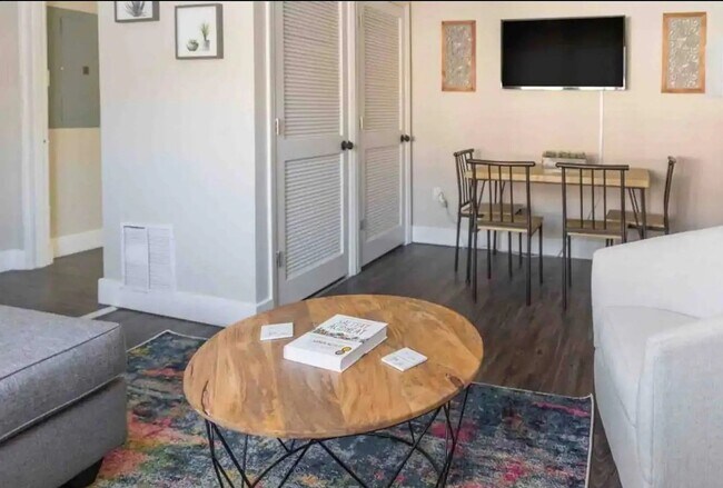 Photo - 1461 Pine St NW Unit B