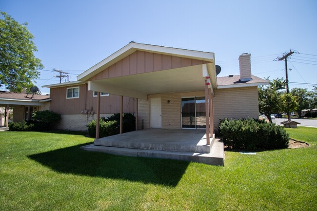 Photo - 889 NW 4th Ave