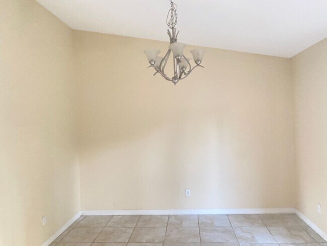 Photo - Tiled 3/2/2 available now!