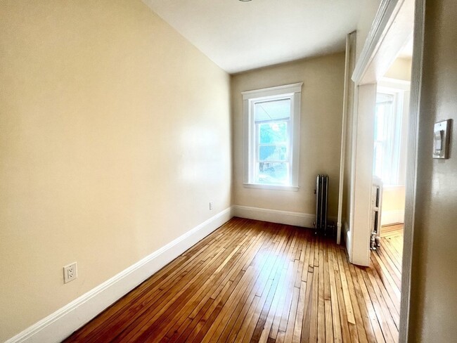 Photo - 102 Trowbridge St Unidad 2L