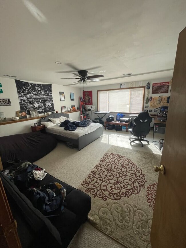 bedroom - 728 Iowa St