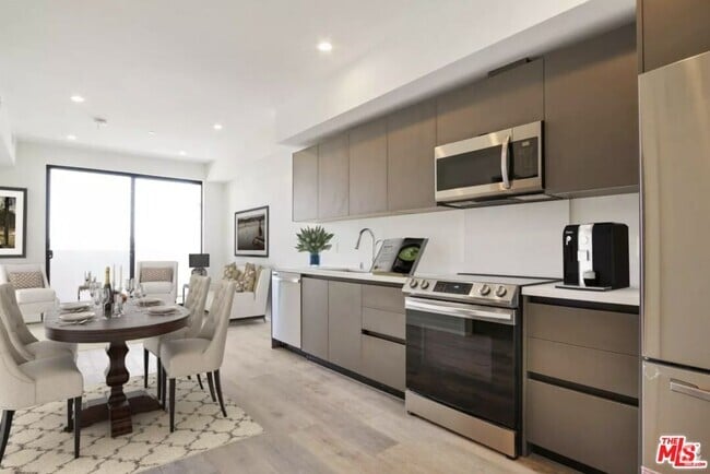 Building Photo - 919 S Harvard Blvd Unit 505 Rental