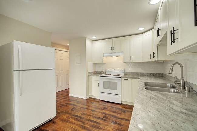 Photo - 9840 NE 116th St Unit 4