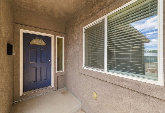$2,445.95 - 4 Bed, 2.5 Bath Townhome with Attached Garage and Central AC!