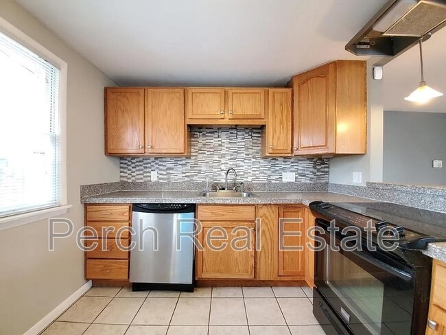 Photo - 2431 Grove St