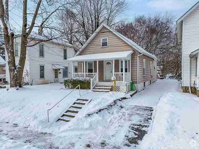 Building Photo - 337 Sycamore St Rental