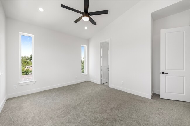 Photo - 947 Green Meadow Ln