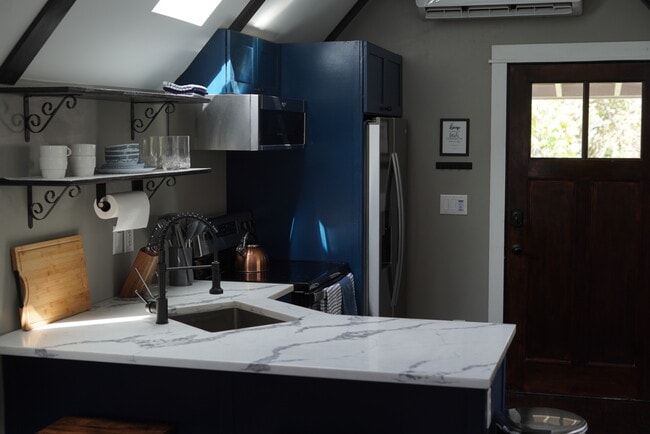 Building Photo - 7144 N Delaware Ave Unit Adu