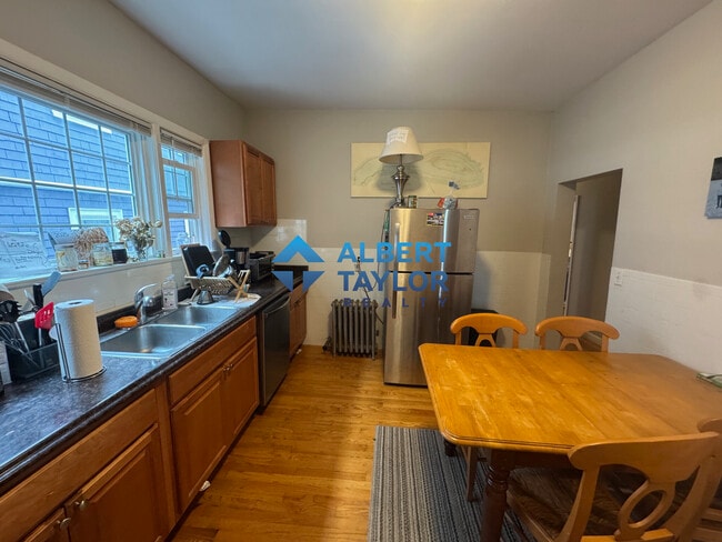 Building Photo - 23 Tufts St Unit 2 Rental
