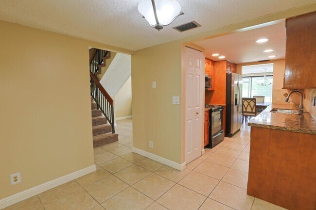 2794 NW 80th Ave