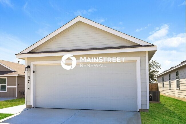 Photo - 3 Bedroom Pet-Friendly Home in San Antonio, TX with Main Street Renewal