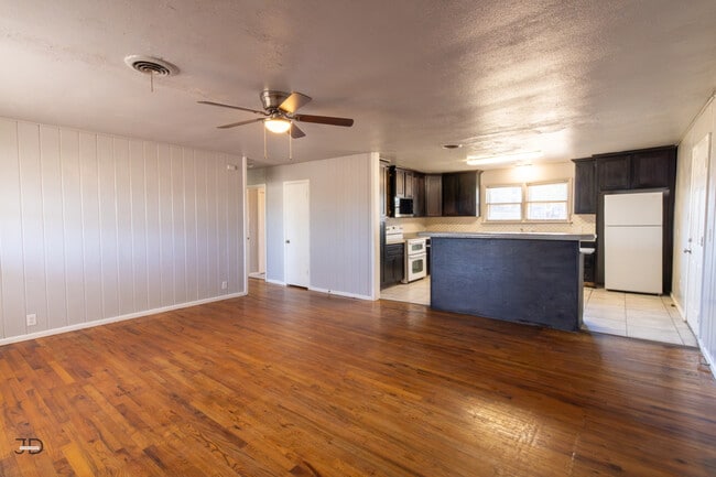 Photo - 6745 Southwest Pkwy