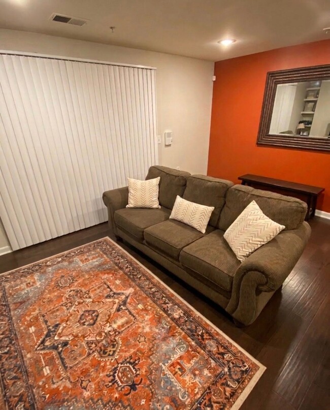 Photo - 525 N Graham St Unit 1F