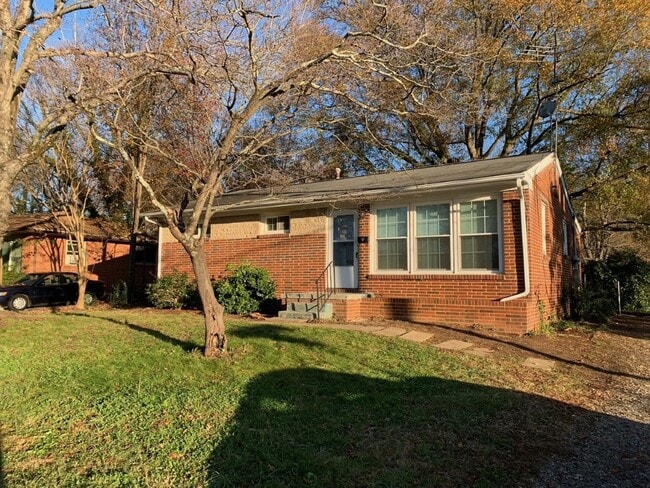 Building Photo - Renovated 3 Bedroom across from Golden Gat...