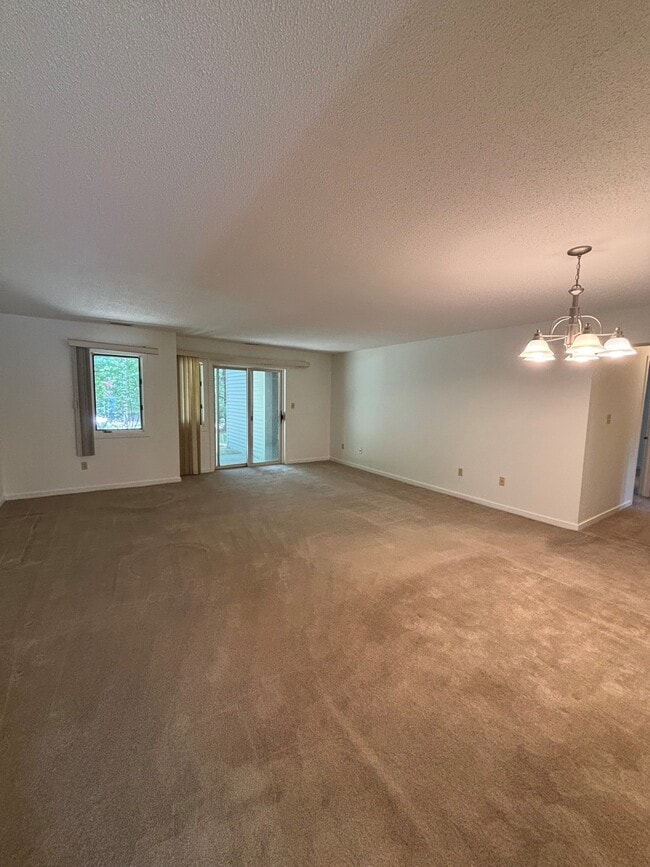 Building Photo - 1414 Whitney Ave Unit G1