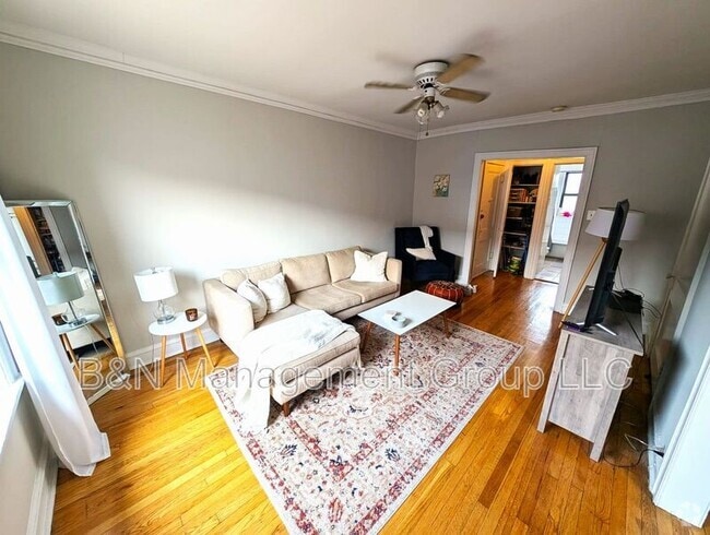Building Photo - 912 W Oakdale Ave Unit 3S Rental