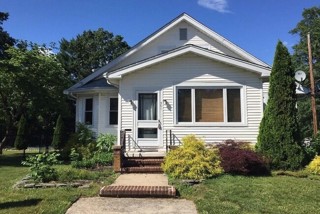 Building Photo - 301 Swarthmore Rd Rental