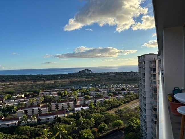 Building Photo - MAKAHA VALLEY TOWERS