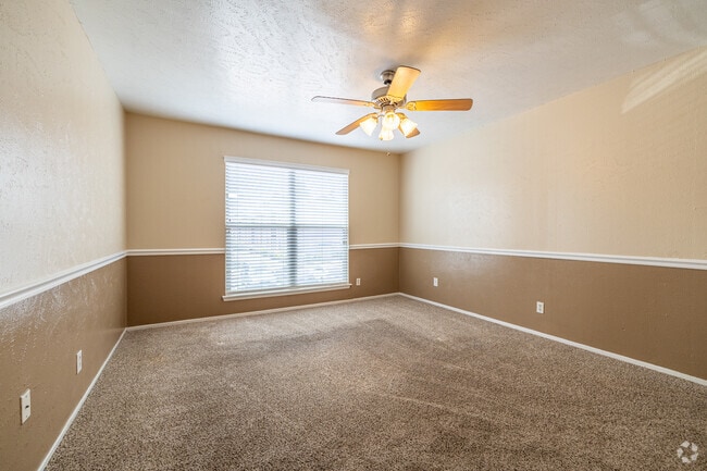 2BR, 1BA - 862SF - Living Room